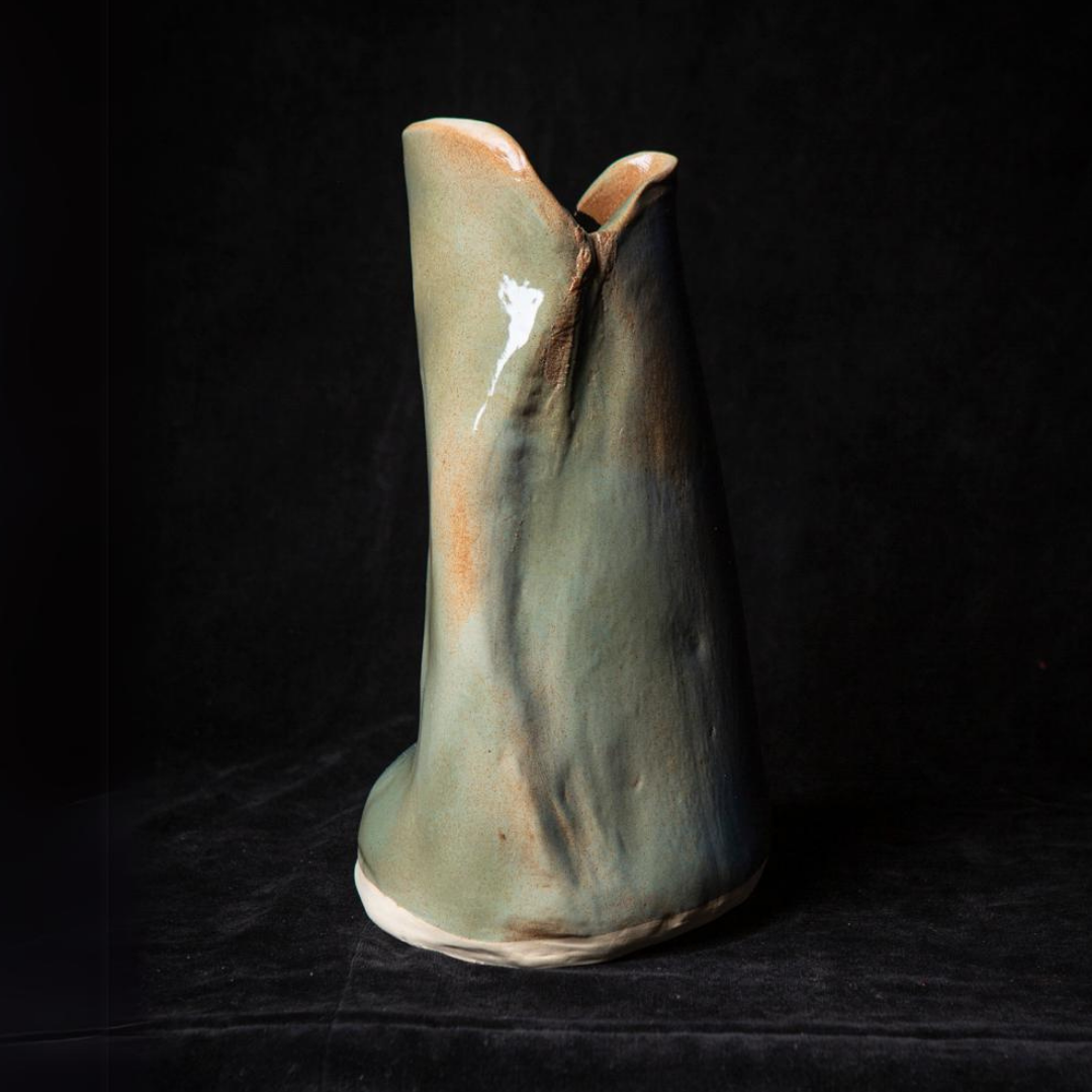Ceramic vase "fish mouth"