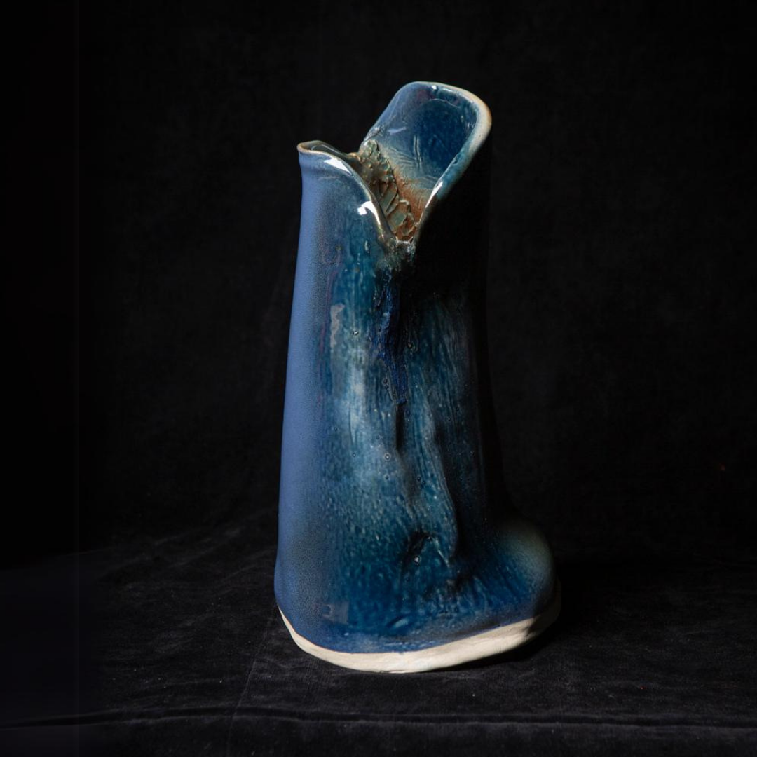 Ceramic vase "fish mouth"